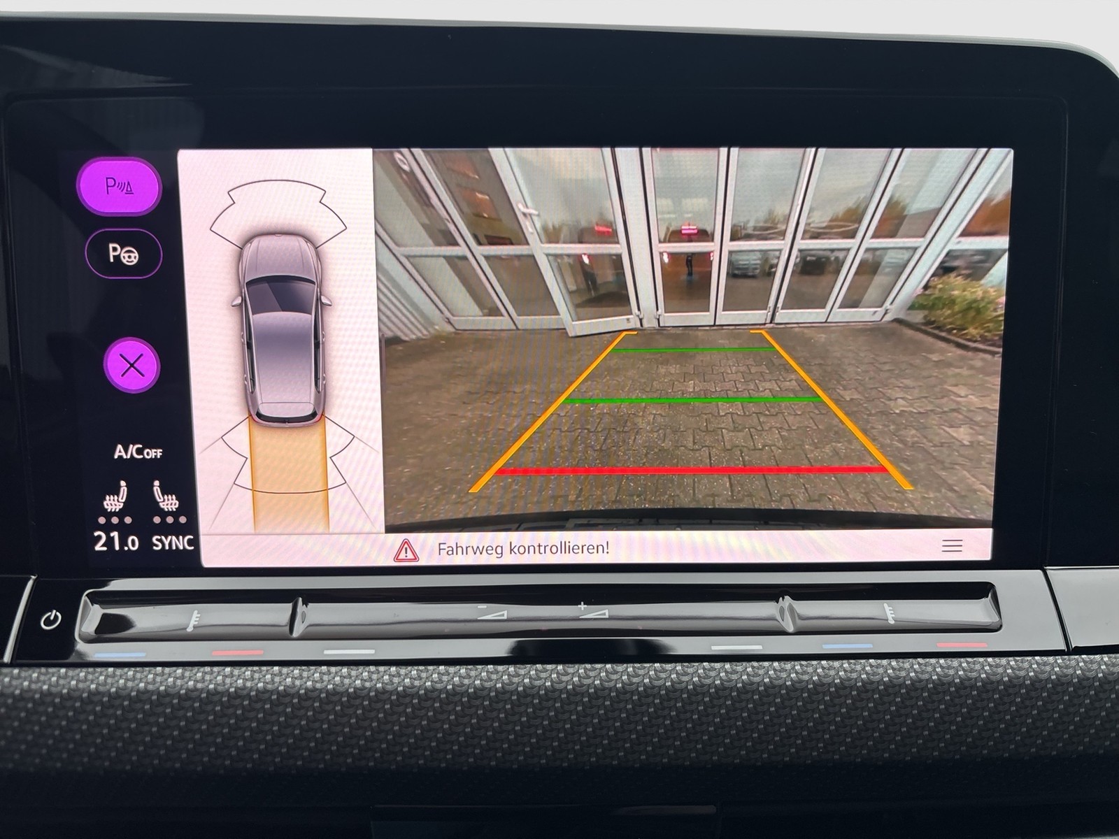 Volkswagen Golf VIII 2.0 R 4X4 PANO AHK CAM ACC LM18 NAVI