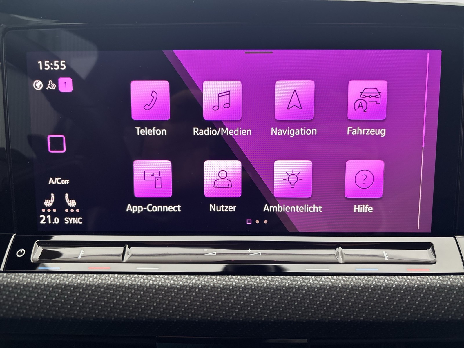 Volkswagen Golf VIII 2.0 R 4X4 PANO AHK CAM ACC LM18 NAVI