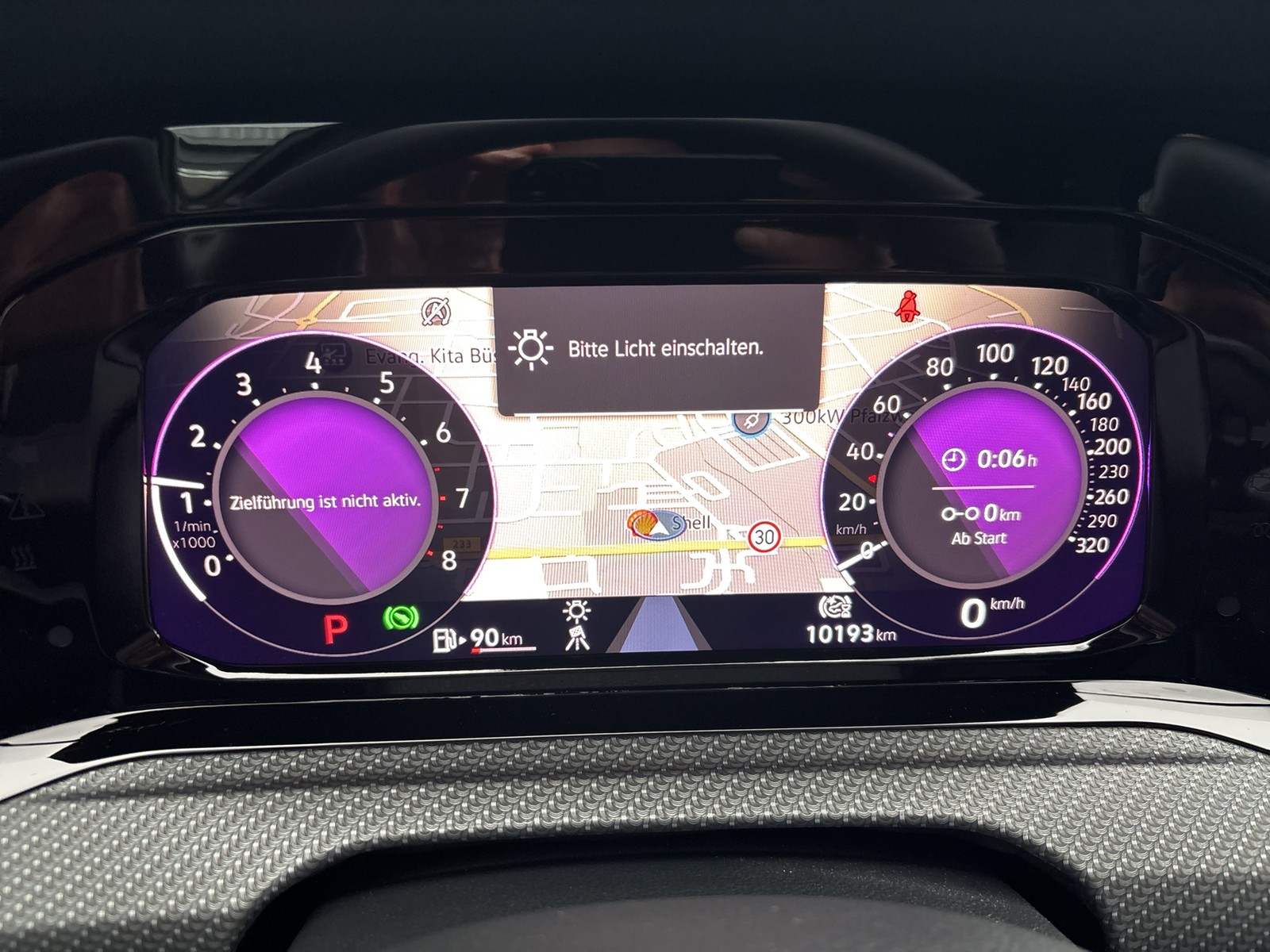 Volkswagen Golf VIII 2.0 R 4X4 PANO AHK CAM ACC LM18 NAVI