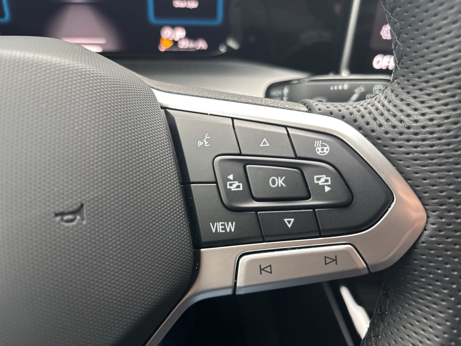 Volkswagen Golf VIII 1.5 R-LINE FACELIFT CAM LM17 CARPLAY