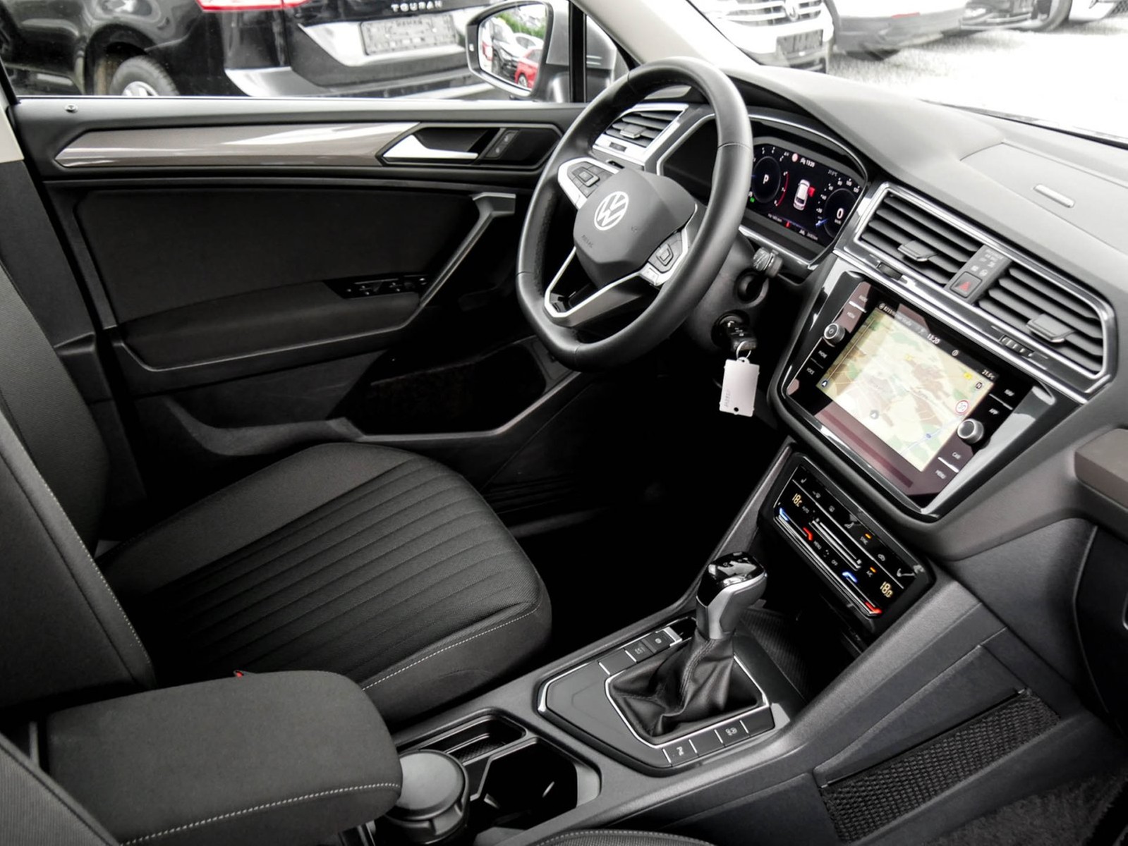 Volkswagen Tiguan Allspace 1.5 LIFE 7SITZE AHK ACC LM18 NAVI