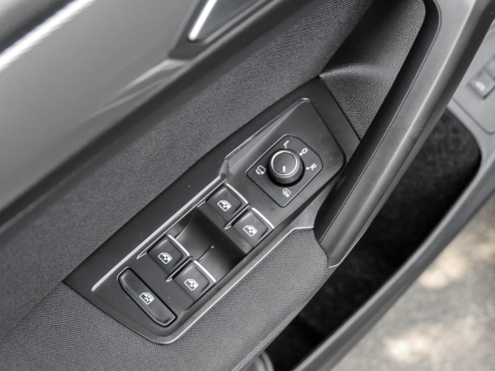 Volkswagen Tiguan Allspace 1.5 LIFE 7SITZE AHK ACC LM18 NAVI