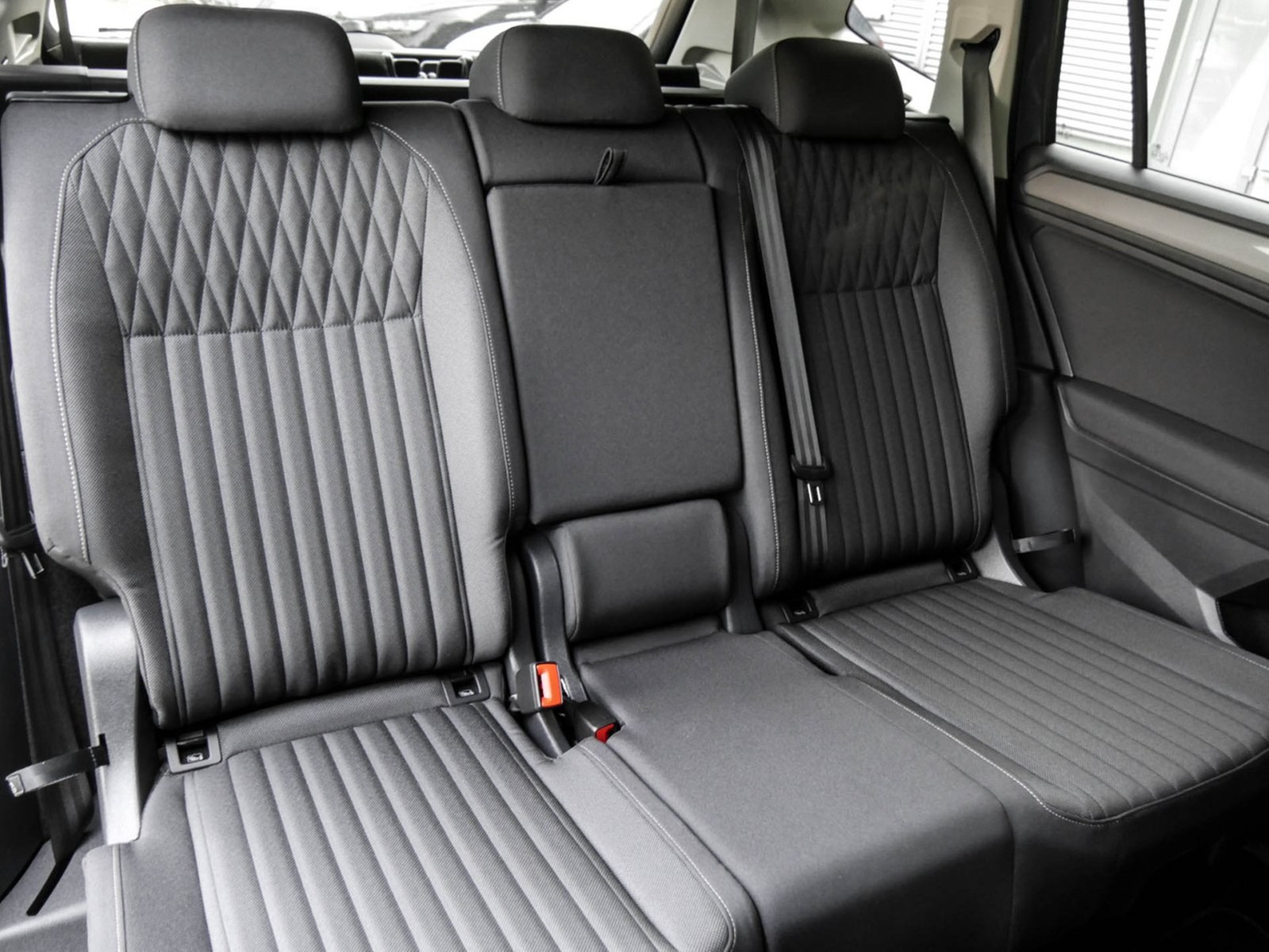 Volkswagen Tiguan Allspace 1.5 LIFE 7SITZE AHK ACC LM18 NAVI
