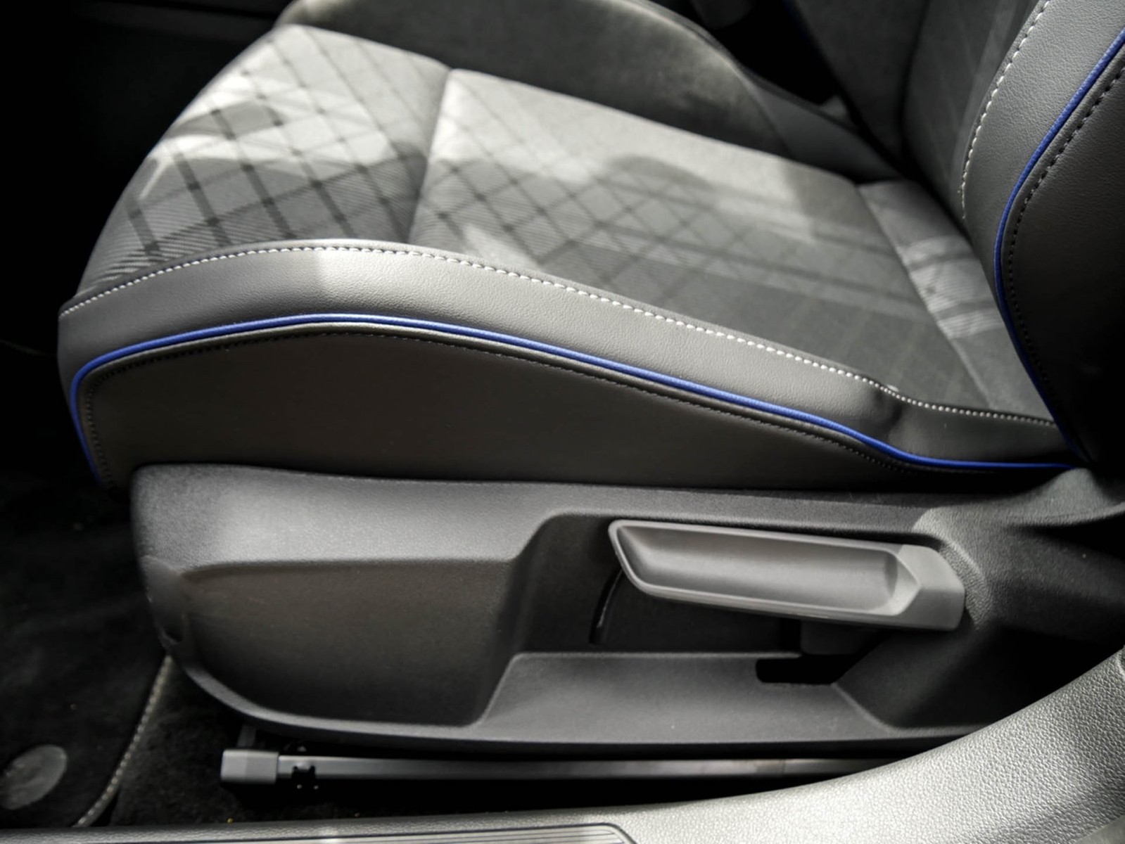 Volkswagen Golf Variant VIII 1.5 R-LINE FACELIFT CAM ACC 17Z