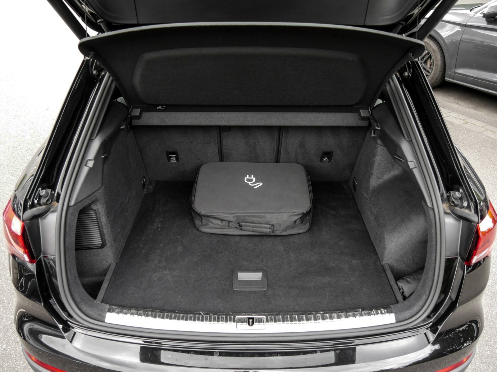 Audi Q3 45 HYBRID S LINE 360°CAM eKLAPPE NAVI+ LM17