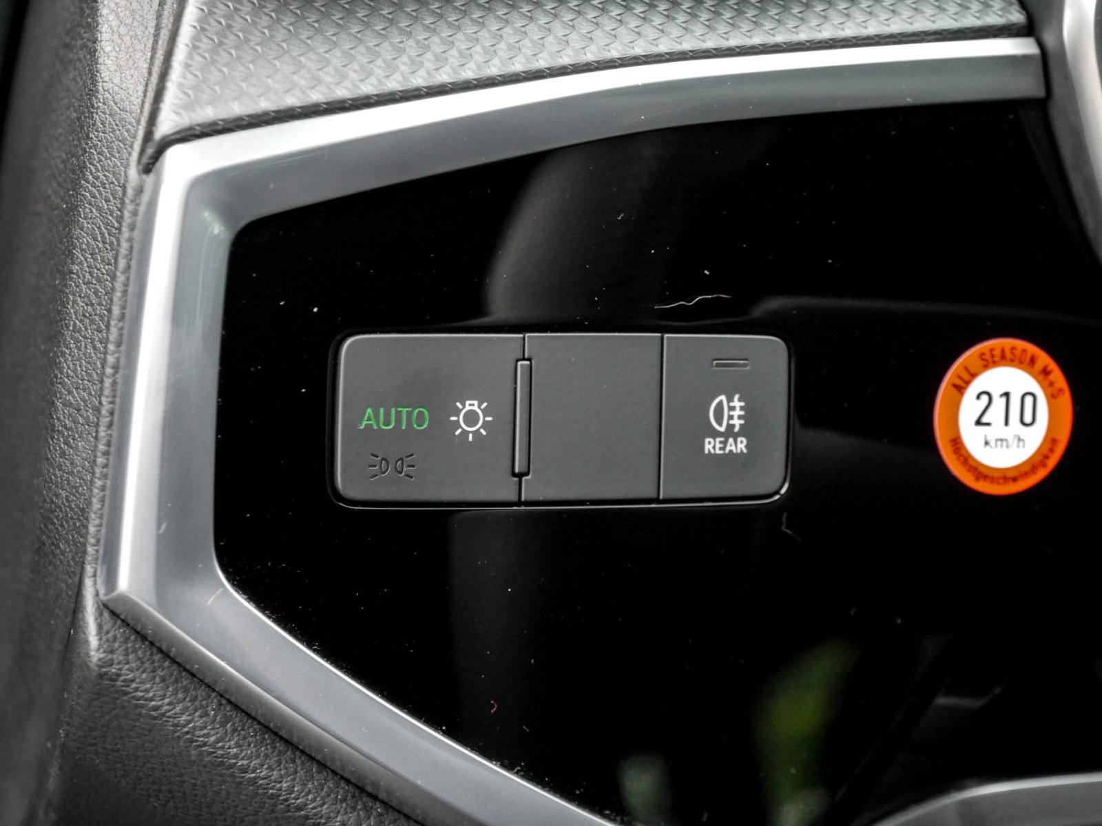 Audi Q3 45 HYBRID S LINE 360°CAM eKLAPPE NAVI+ LM17