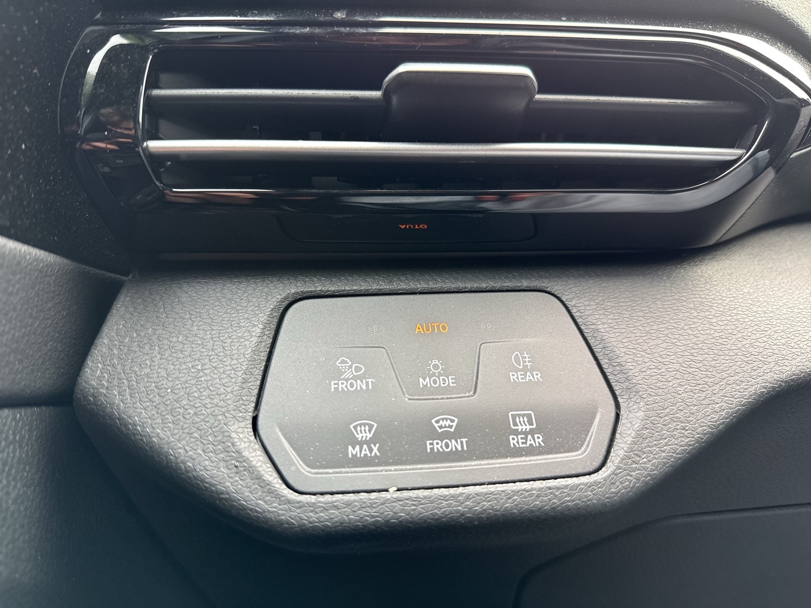 Volkswagen ID.4 GTX 4X4 WÄRMEPUMPE PANO AHK 360CAM ACC LM21