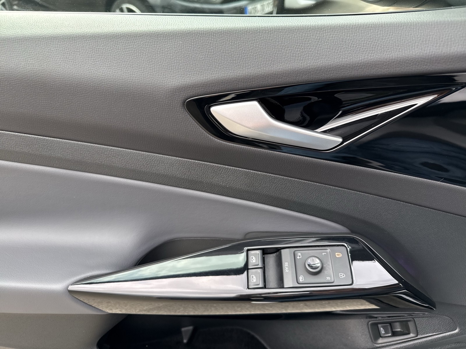 Volkswagen ID.5 Pro Performance WÄRMEPUMPE AHK 360°CAM LM21