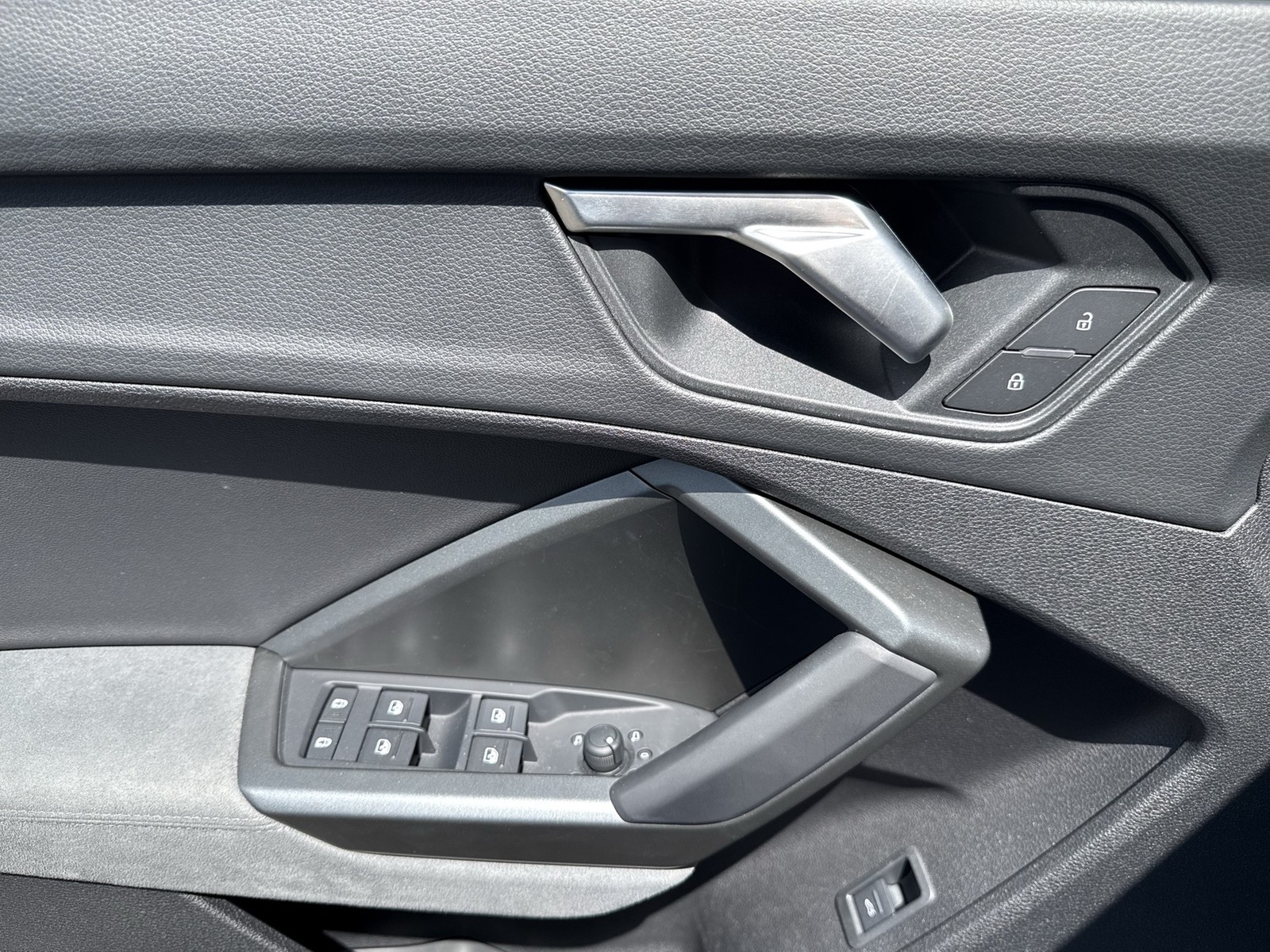 Audi Q3 40 quattro S LINE STANDHZ. AHK 360°CAM LM20