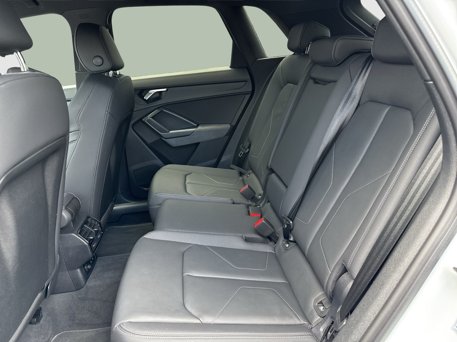Audi Q3 40 quattro S LINE STANDHZ. AHK 360°CAM LM20