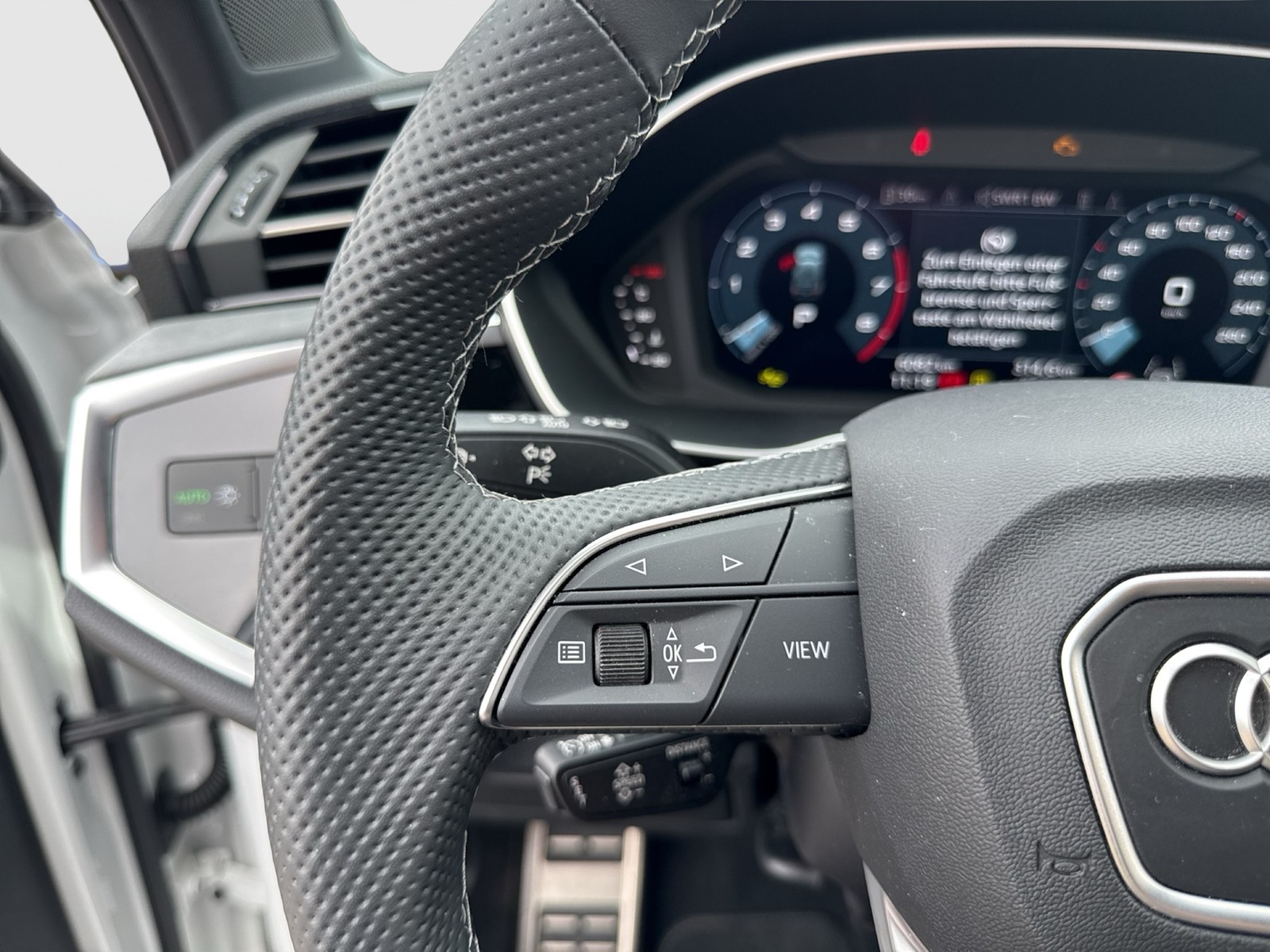 Audi Q3 40 quattro S LINE STANDHZ. AHK 360°CAM LM20