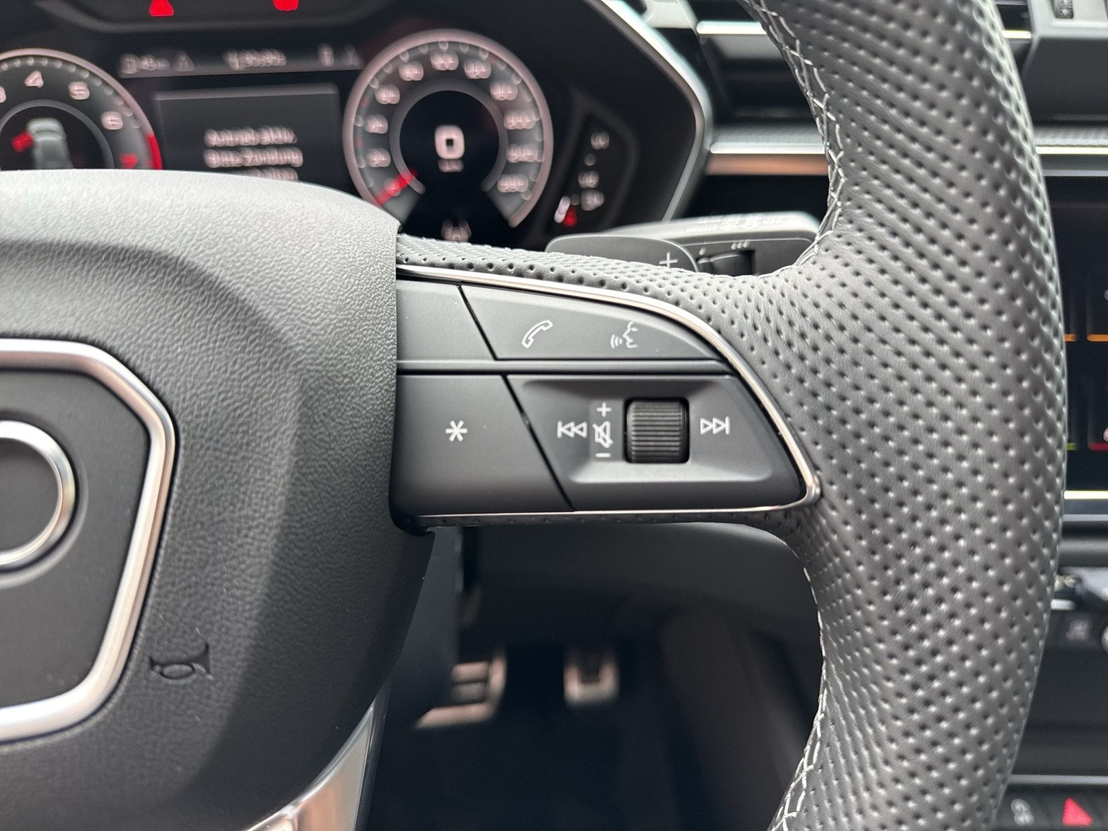 Audi Q3 45 quattro S LINE BLACKPAK SONOS AHK 360°CAM