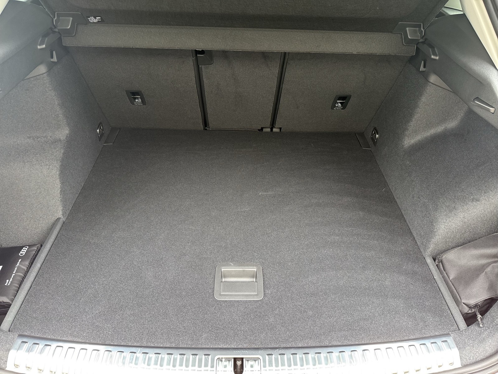 Audi Q3 35 S LINE AHK CAM ACC LM19 E-KLAPPE NAVI+