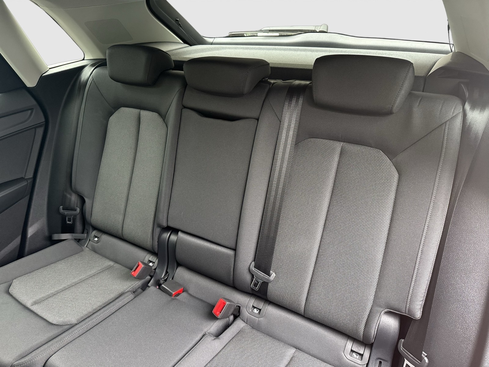 Audi Q3 35 S LINE AHK CAM ACC LM19 E-KLAPPE NAVI+