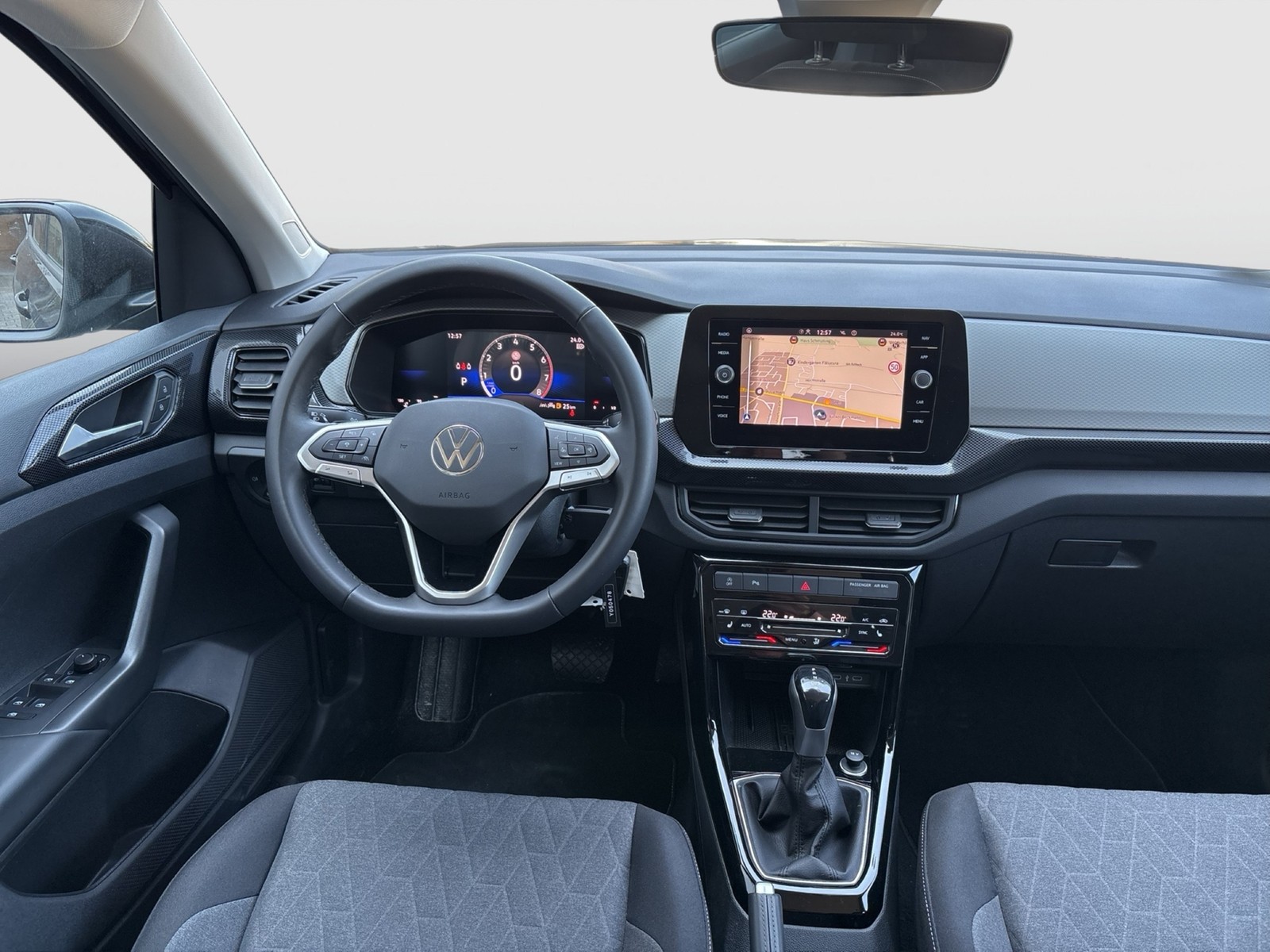 Volkswagen T-Cross 1.5 LIFE AHK ACC NAVI CARPLAY ALU SITZHZ