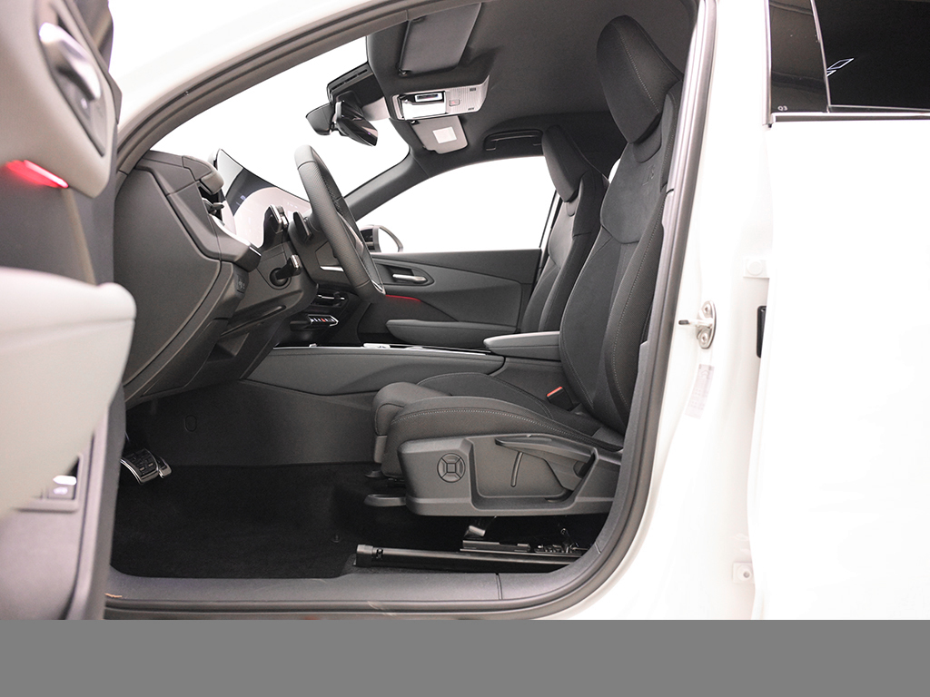 Audi Q3 e-hybrid S tronic S Line TechPaket+MMIPro+AHK+Sonneschutzverglasung