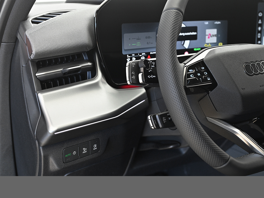 Audi Q3 e-hybrid S tronic S Line AHK+Sonnenschutzverglasung+Tech+LED