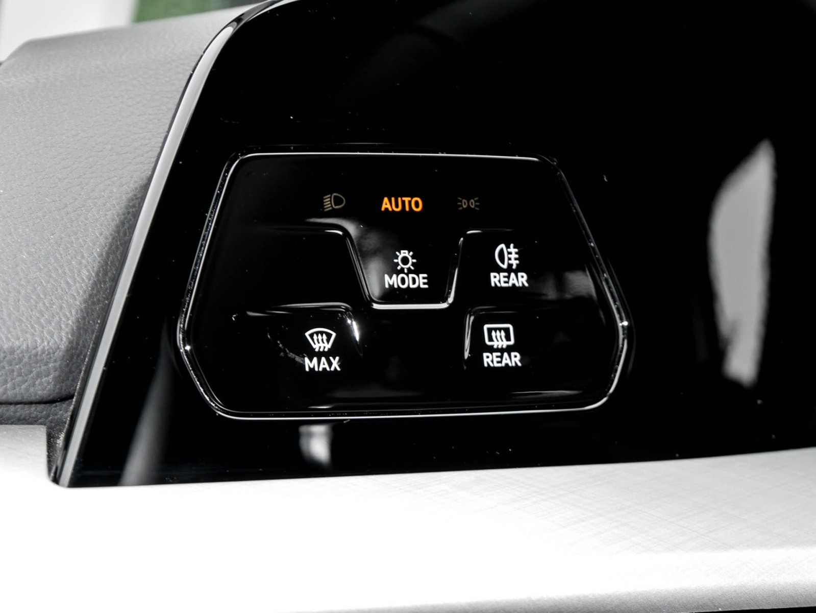 Volkswagen Golf VIII 1.5 eTSI LIFE FACELIFT ACC NAVI SITZHZ