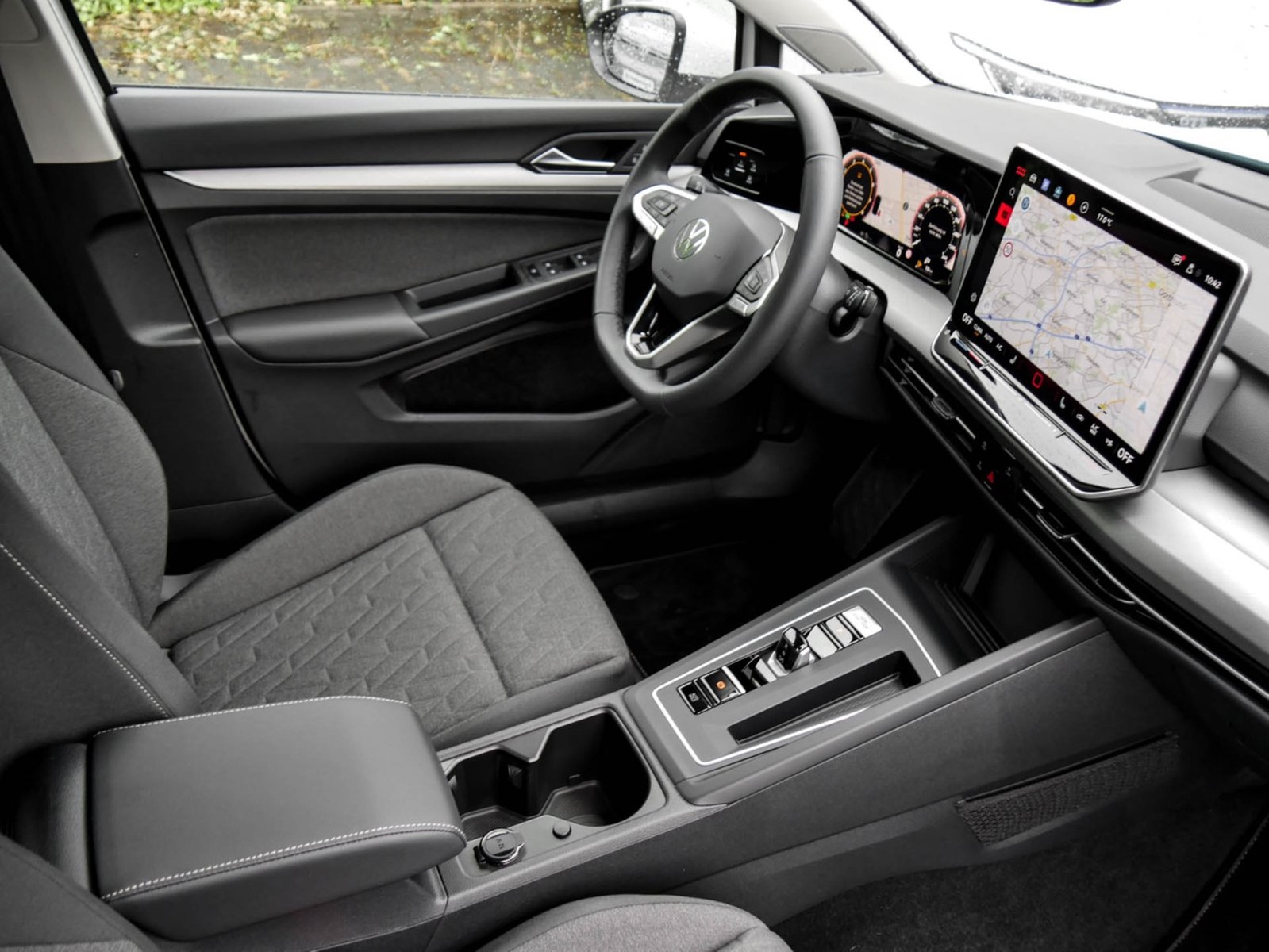 Volkswagen Golf VIII 1.5 eTSI LIFE FACELIFT ACC NAVI SITZHZ