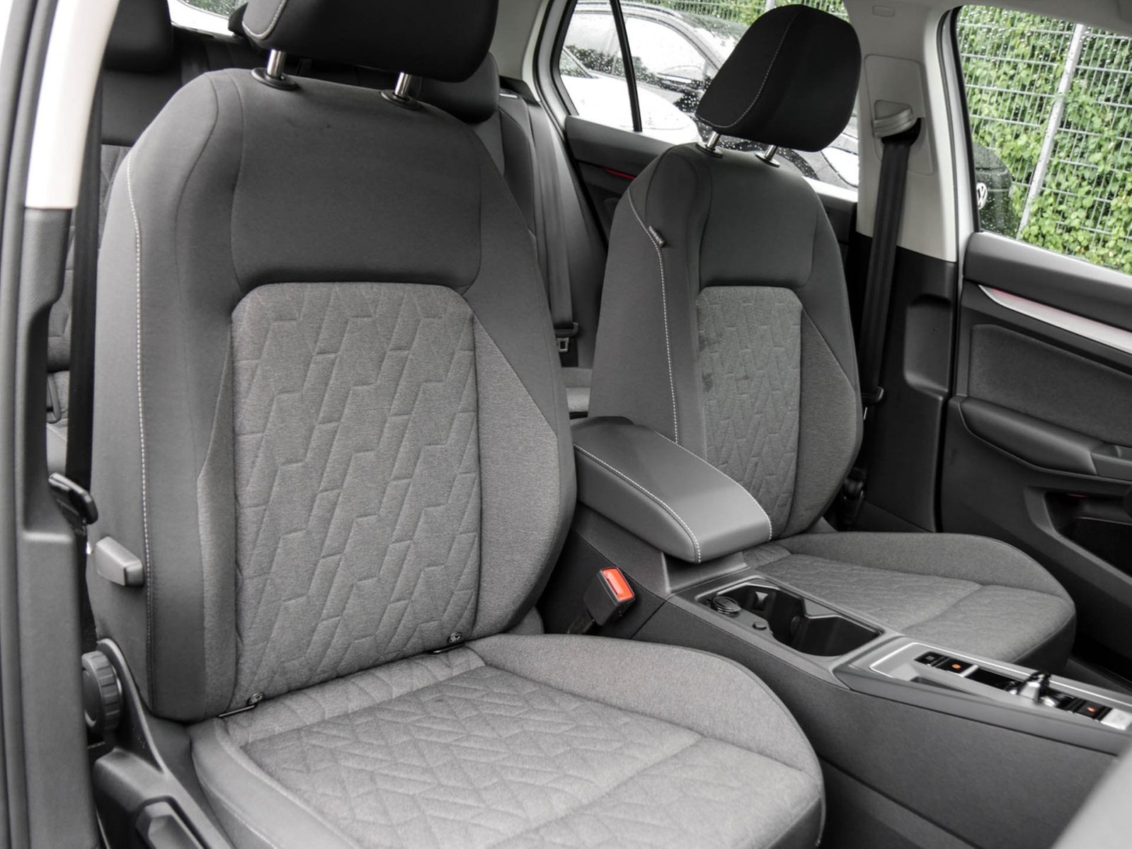 Volkswagen Golf VIII 1.5 eTSI LIFE FACELIFT ACC NAVI SITZHZ