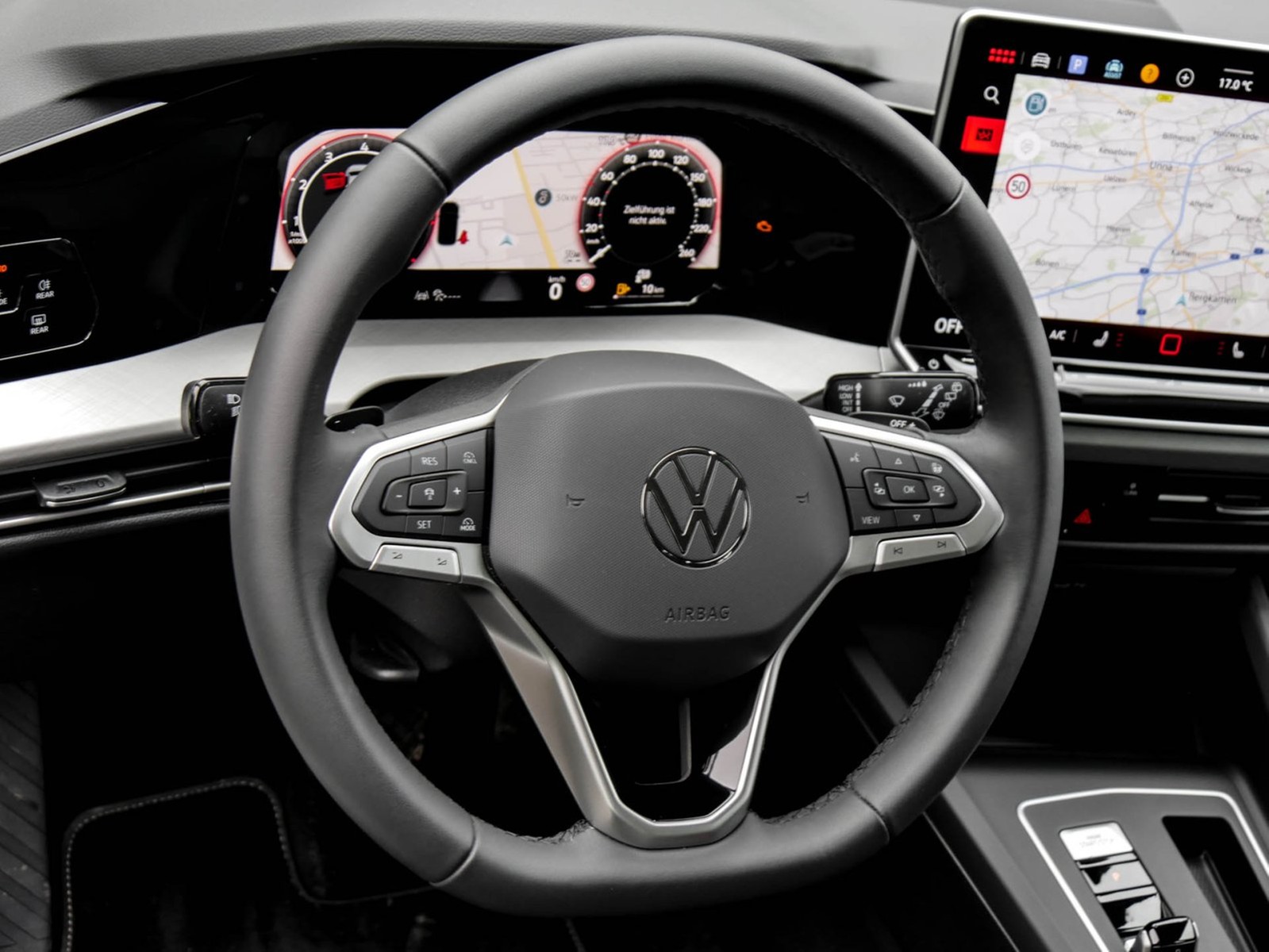 Volkswagen Golf VIII 1.5 eTSI LIFE FACELIFT ACC NAVI SITZHZ