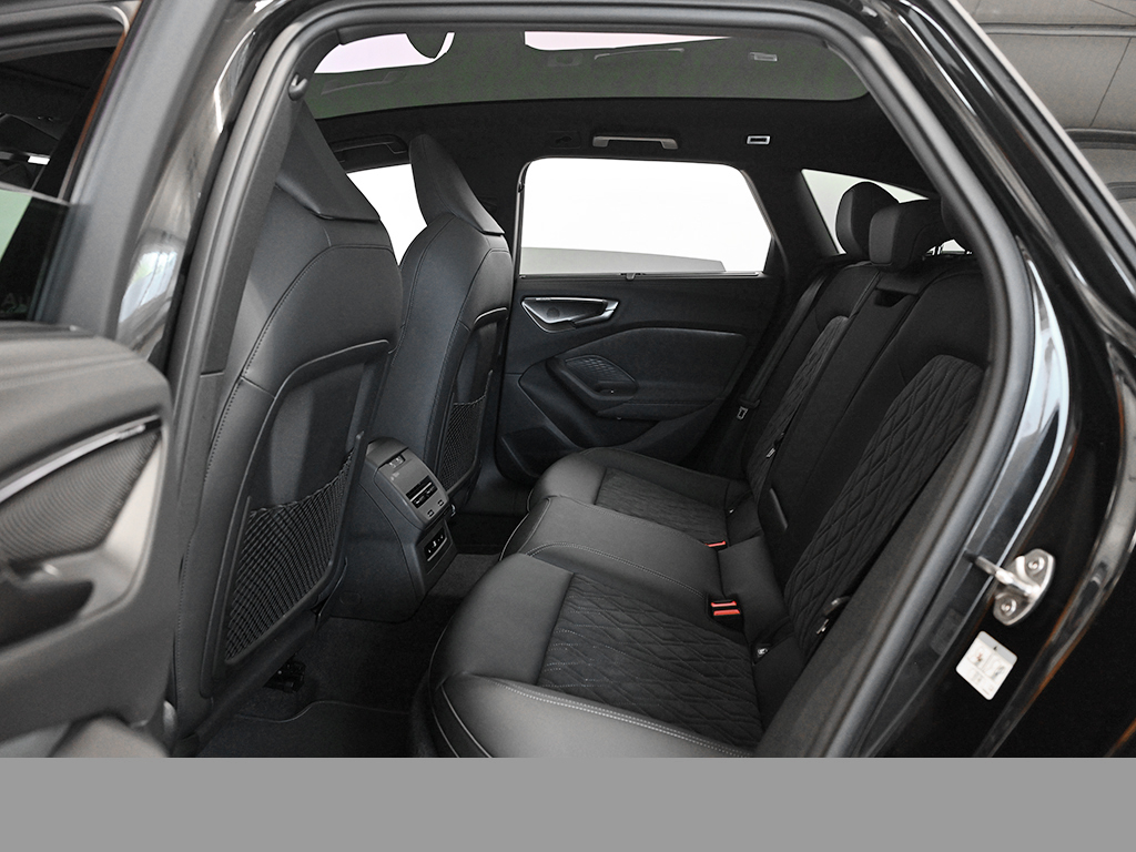 Audi A5 Avant e-hybrid quattro AHK PANO TECH PRO LM21