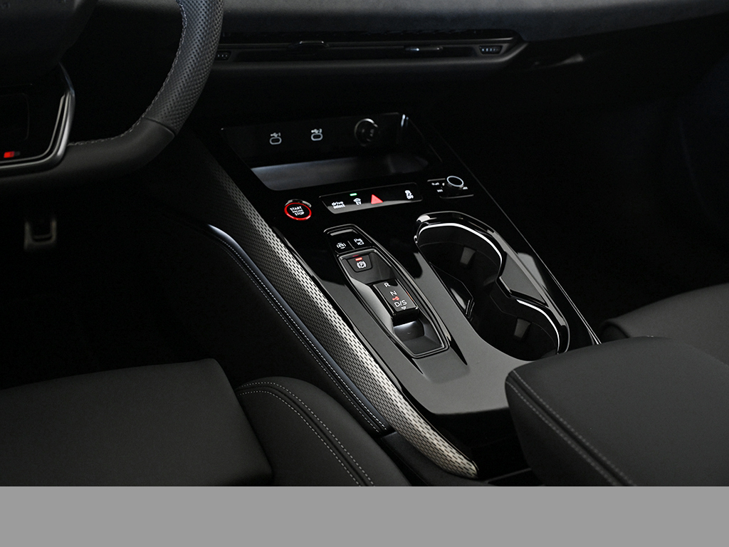 Audi A5 Avant e-hybrid quattro AHK PANO TECH PRO LM21
