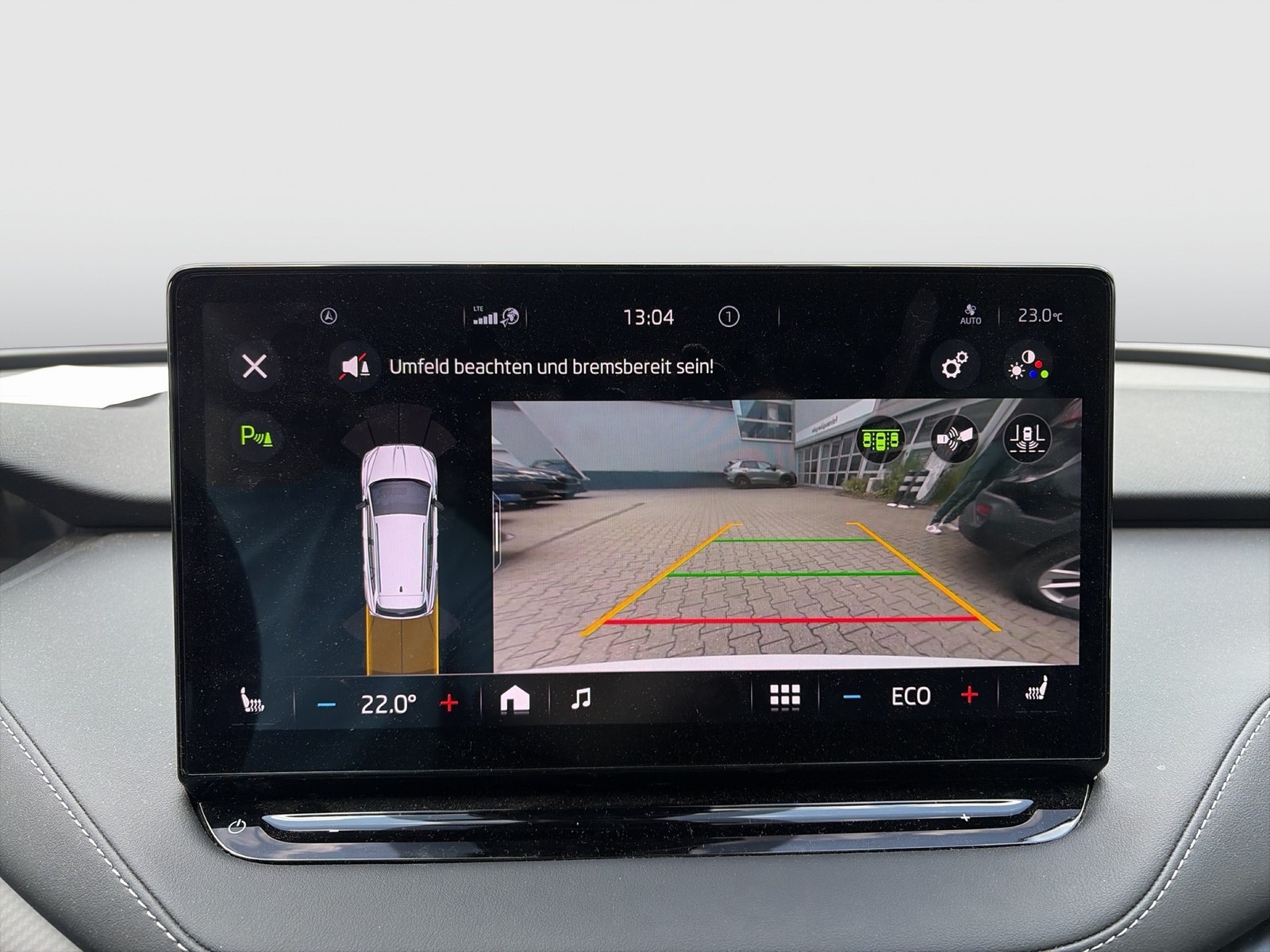 Skoda Enyaq 60 SPORTLINE WÄRMEPUMPE PANO AHK CAM LM20