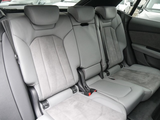 Audi Q8 50 Qu. S LINE BLACKPAK PANO B&O AHK ALU22"