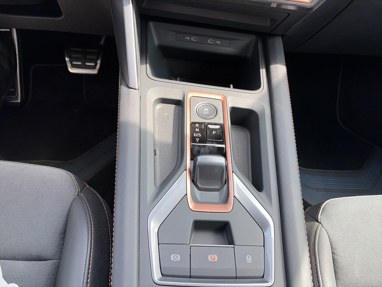 Cupra Formentor 1.5 HYBRID VZ PANO AHK 360CAM ACC LM19