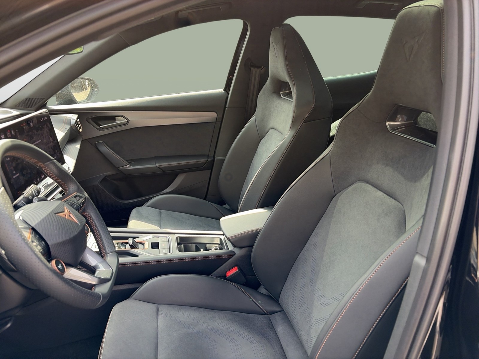 Cupra Formentor 1.5 HYBRID VZ PANO AHK 360CAM ACC LM19