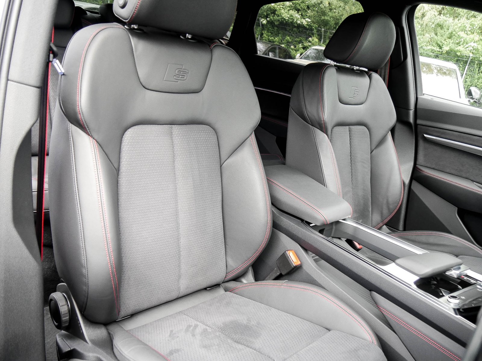 Audi Q8 e-tron Sportback 50 quattro S LINE AHK LM21