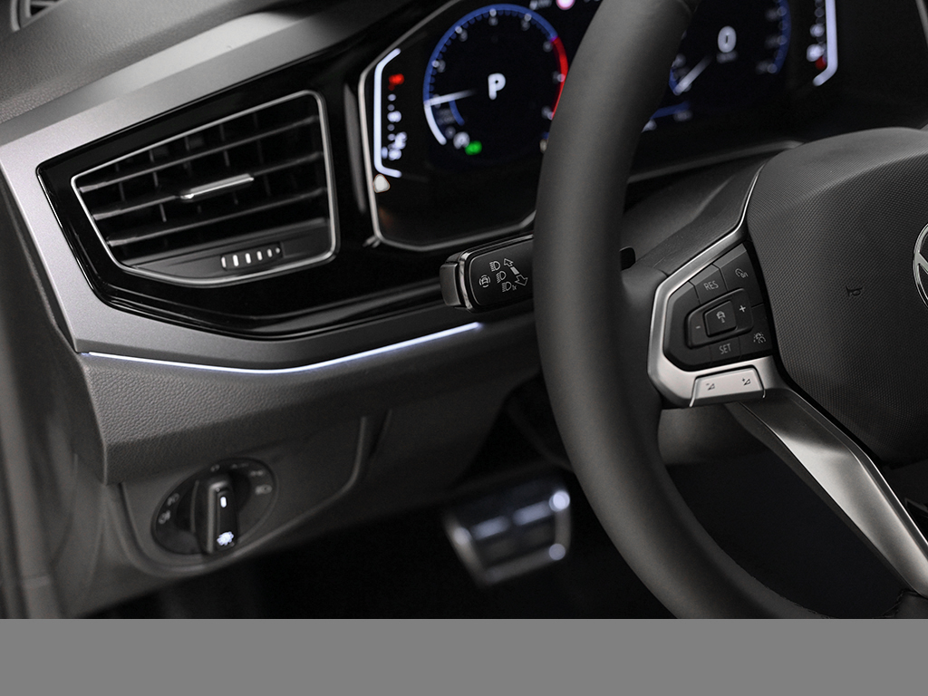 Volkswagen Polo 1.0 R-LINE DSG PANO SPORTPAKET CAM LM17