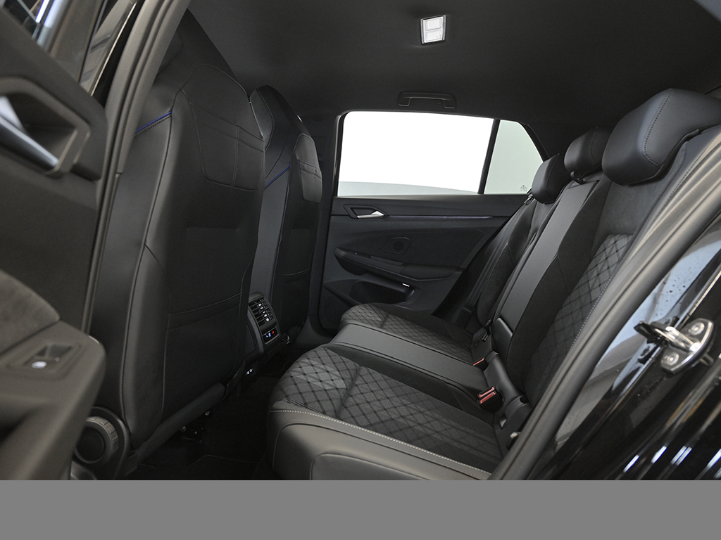 Volkswagen Golf 1.5 R-LINE DSG BLACKSTYLE HARMANKARDON LM18