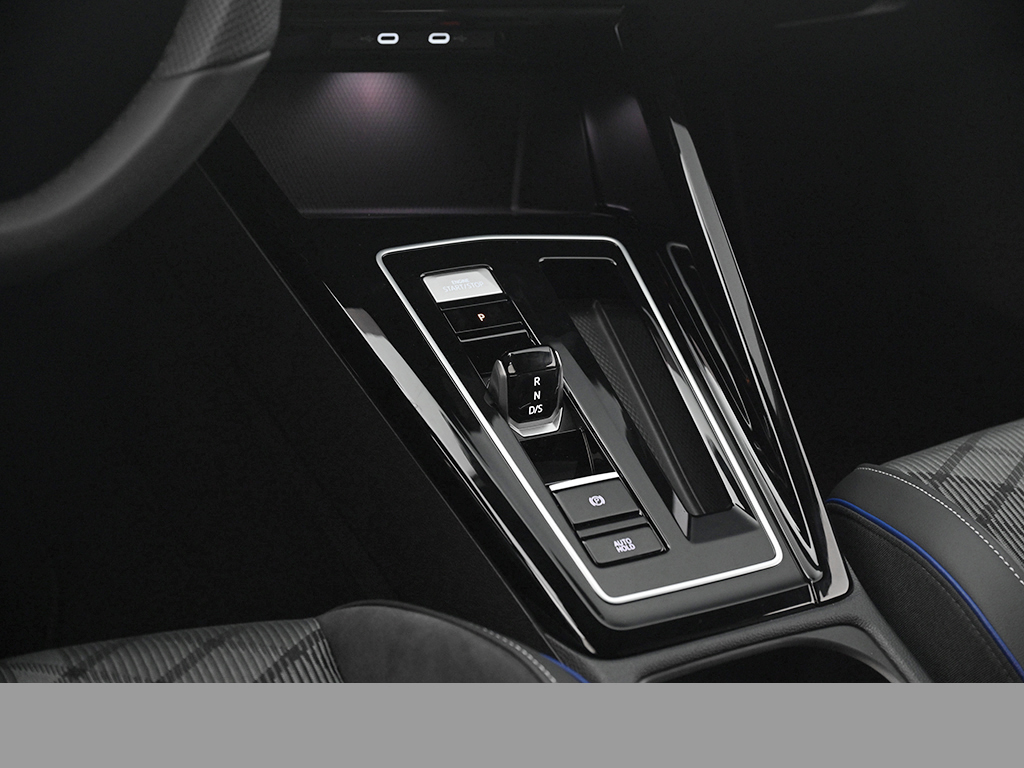 Volkswagen Golf 1.5 R-LINE DSG BLACKSTYLE HARMANKARDON LM18