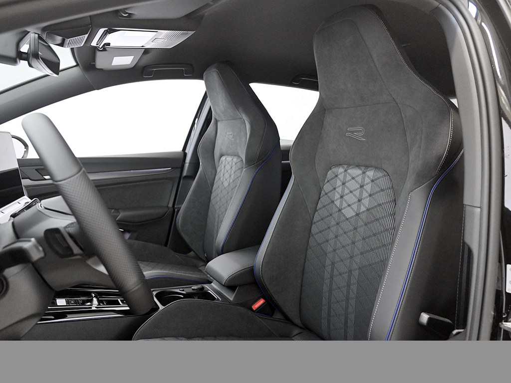 Volkswagen Golf 1.5 R-LINE DSG BLACKSTYLE HARMANKARDON LM18