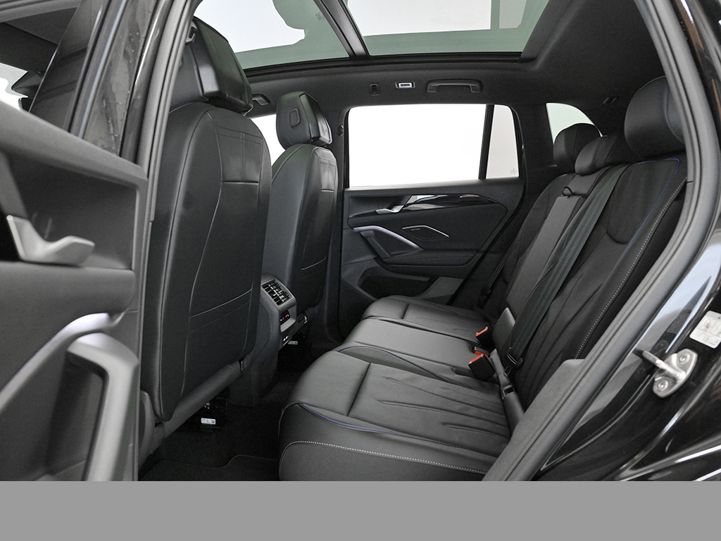 Volkswagen Tiguan 2.0 R-LINE DSG 4X4 LEDER STANDHZG PANO