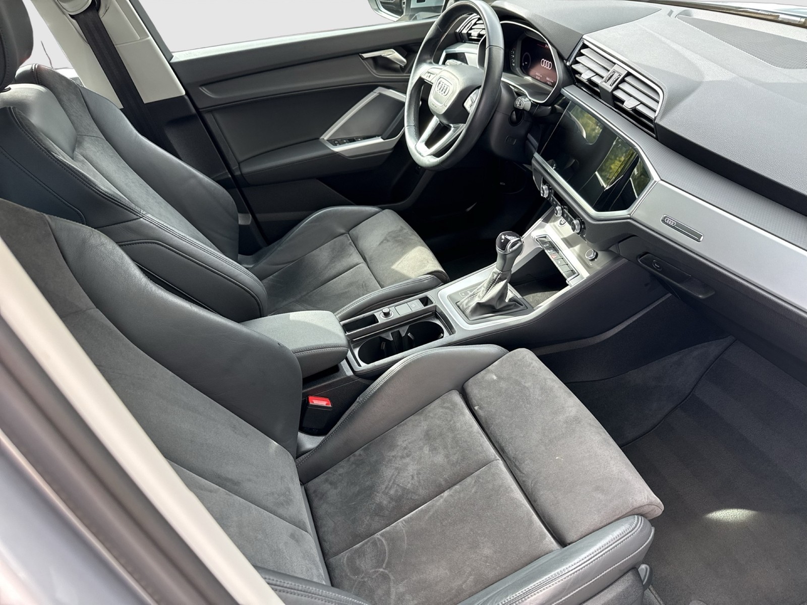 Audi Q3 35 advanced CAM ACC LM18 EKLAPPE NAVI+ SITZHZ