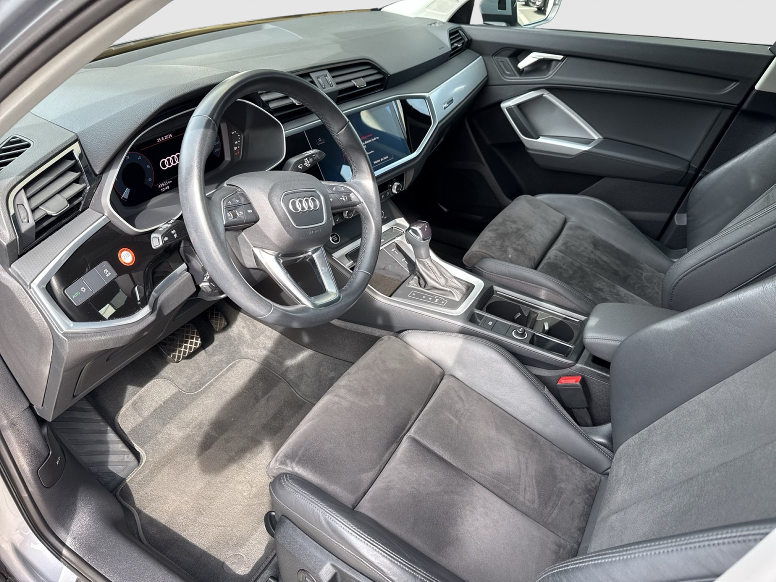 Audi Q3 35 advanced CAM ACC LM18 EKLAPPE NAVI+ SITZHZ