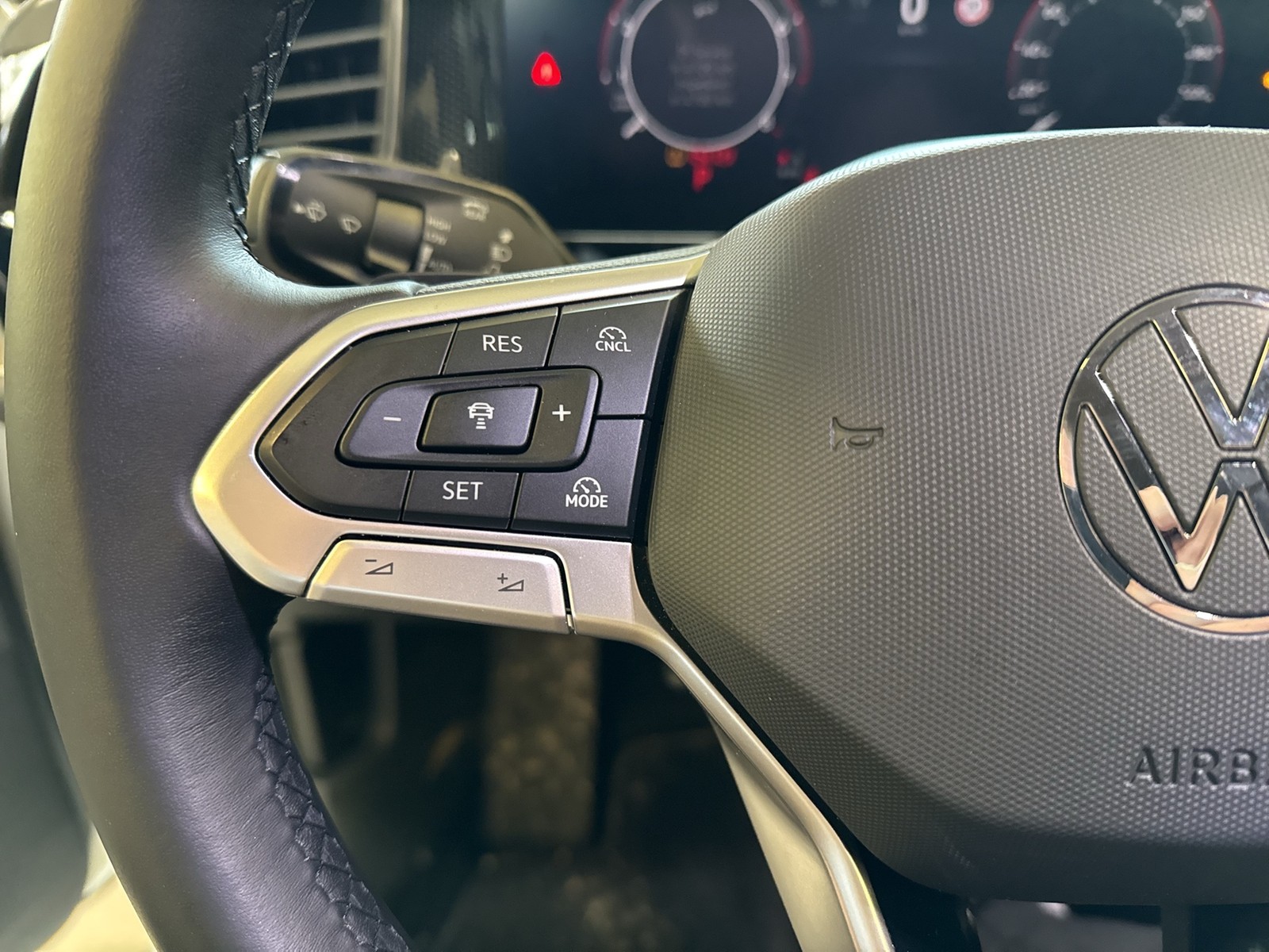 Volkswagen Passat Variant 1.5 eTSI BUSINESS AHK 360°CAM ACC