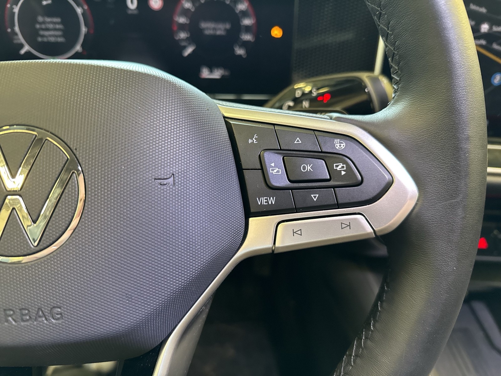 Volkswagen Passat Variant 1.5 eTSI BUSINESS AHK 360°CAM ACC