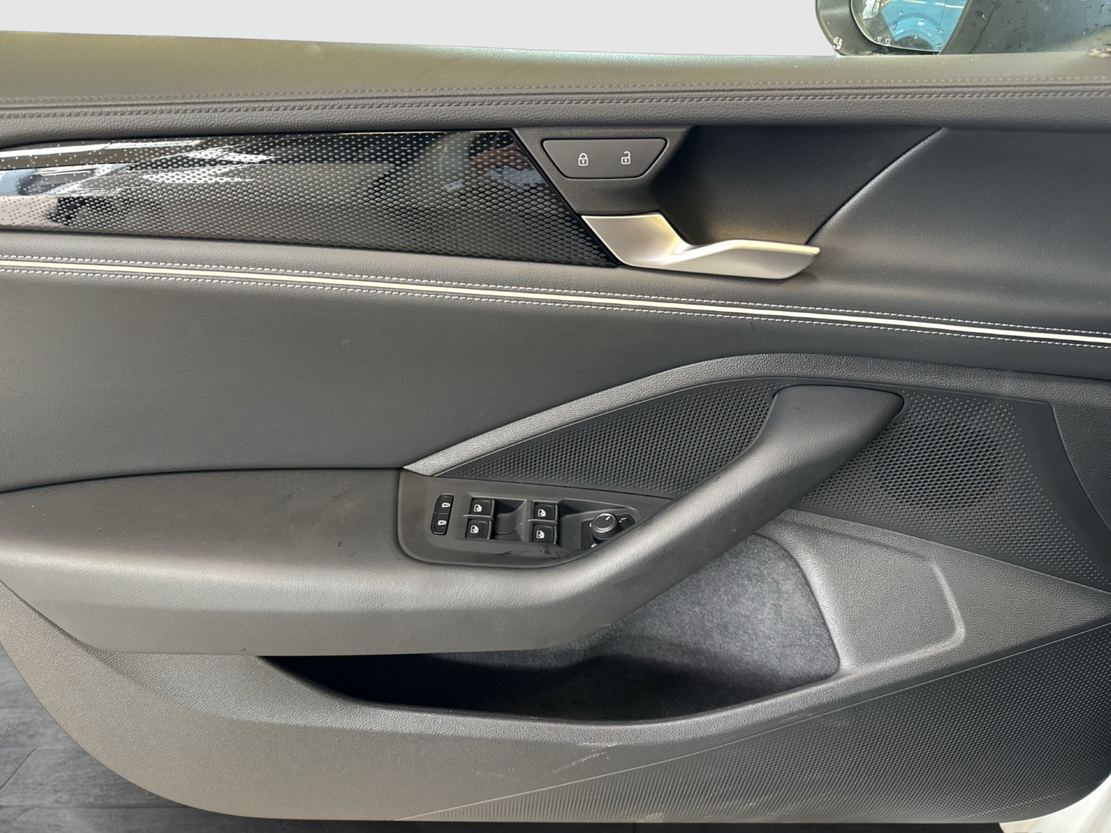 Volkswagen Passat Variant 1.5 eTSI BUSINESS AHK 360°CAM ACC