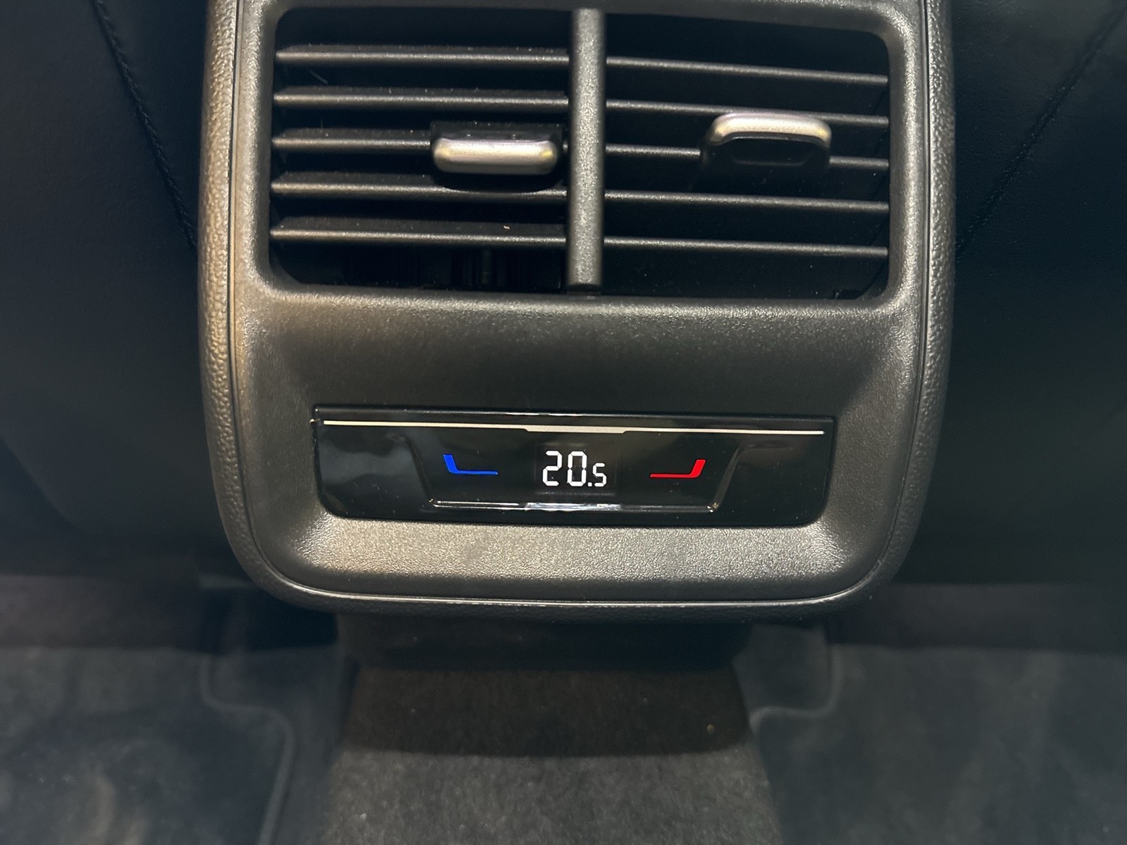 Volkswagen Passat Variant 1.5 eTSI BUSINESS AHK 360°CAM ACC