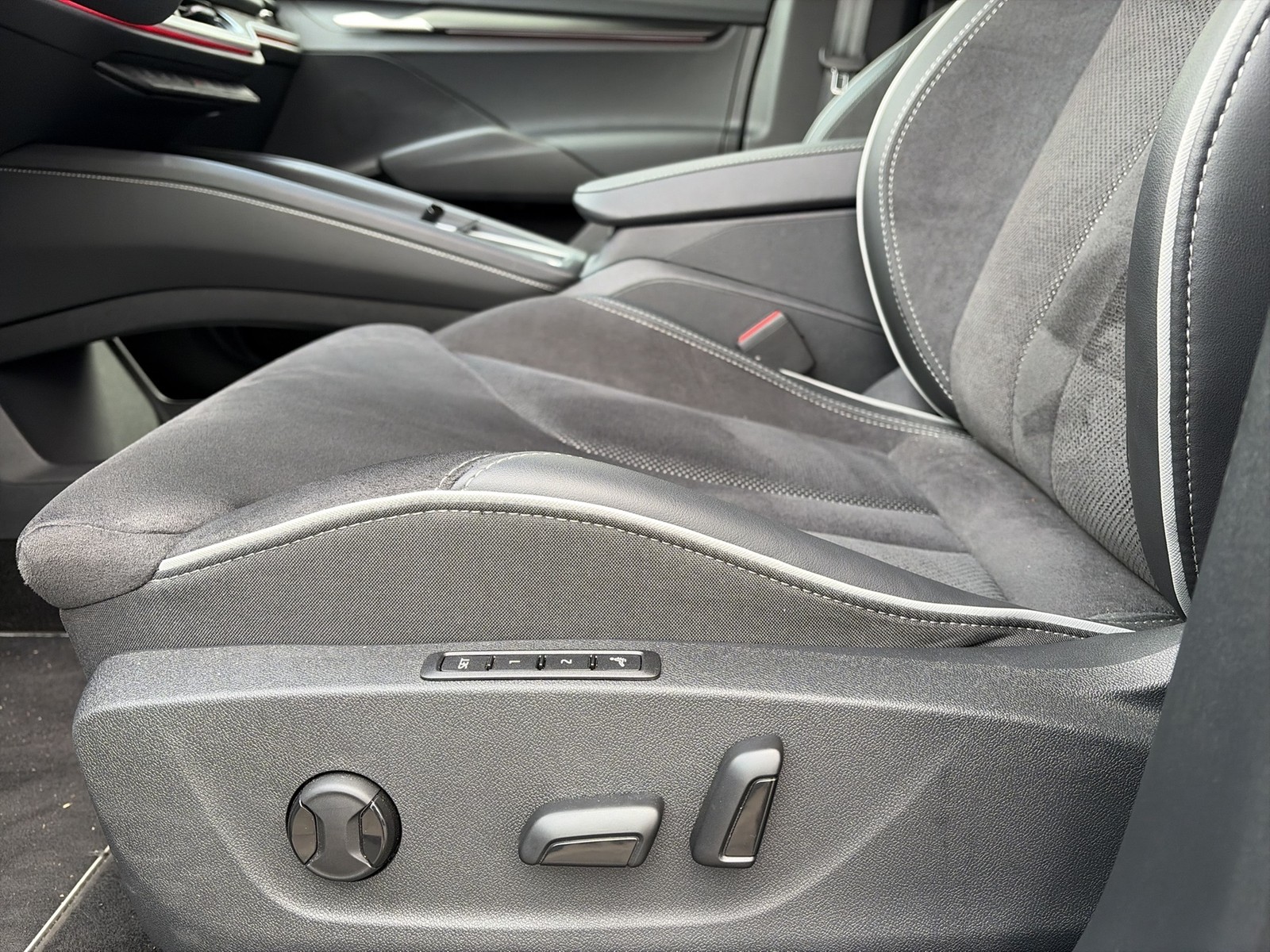 Skoda Enyaq 85 SPORTLINE WÄRMEPUMPE PANO CANTON AHK