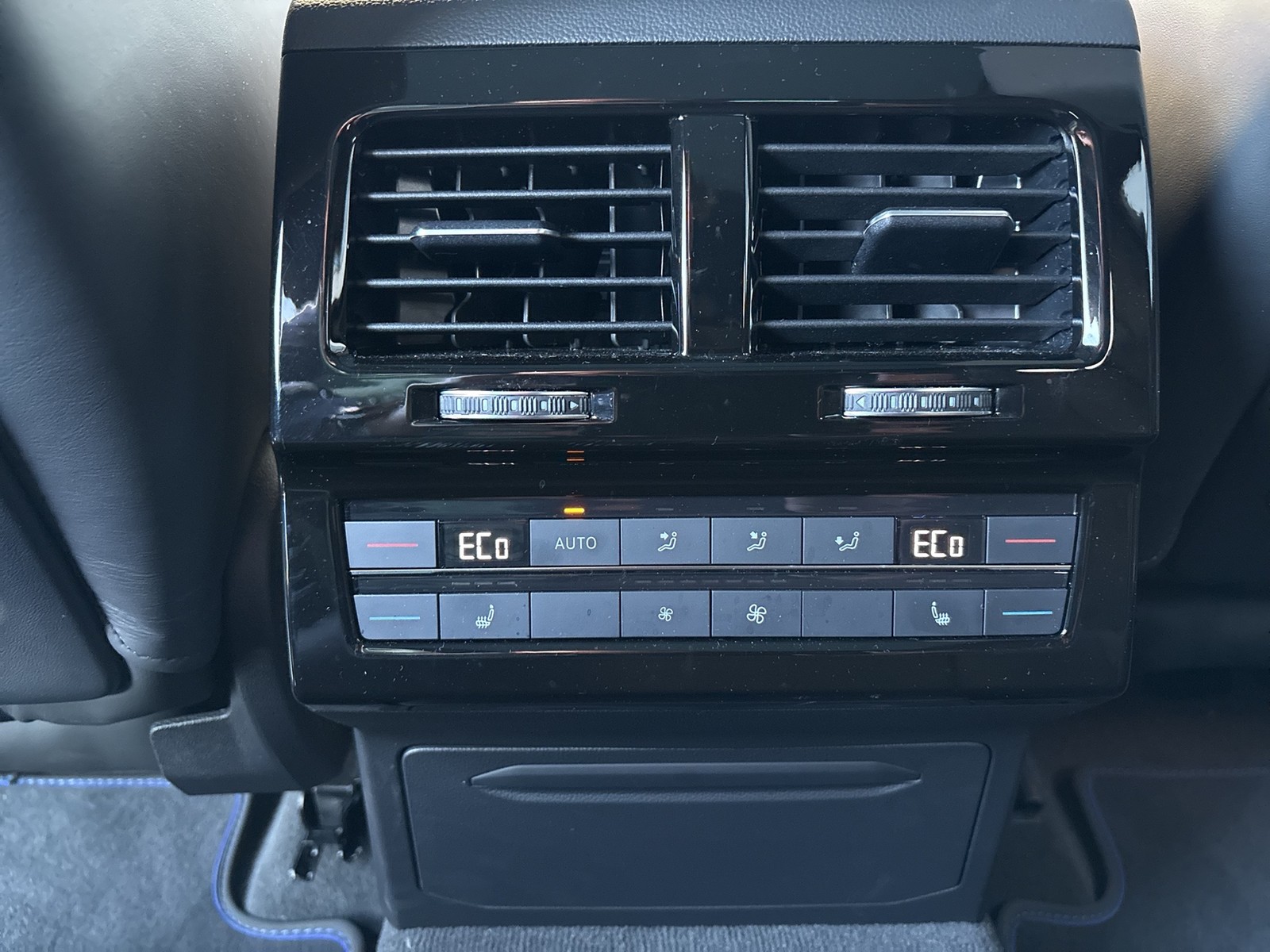 Volkswagen Touareg HYBRID R PANO DYNAUDIO 360°CAM ACC LM21