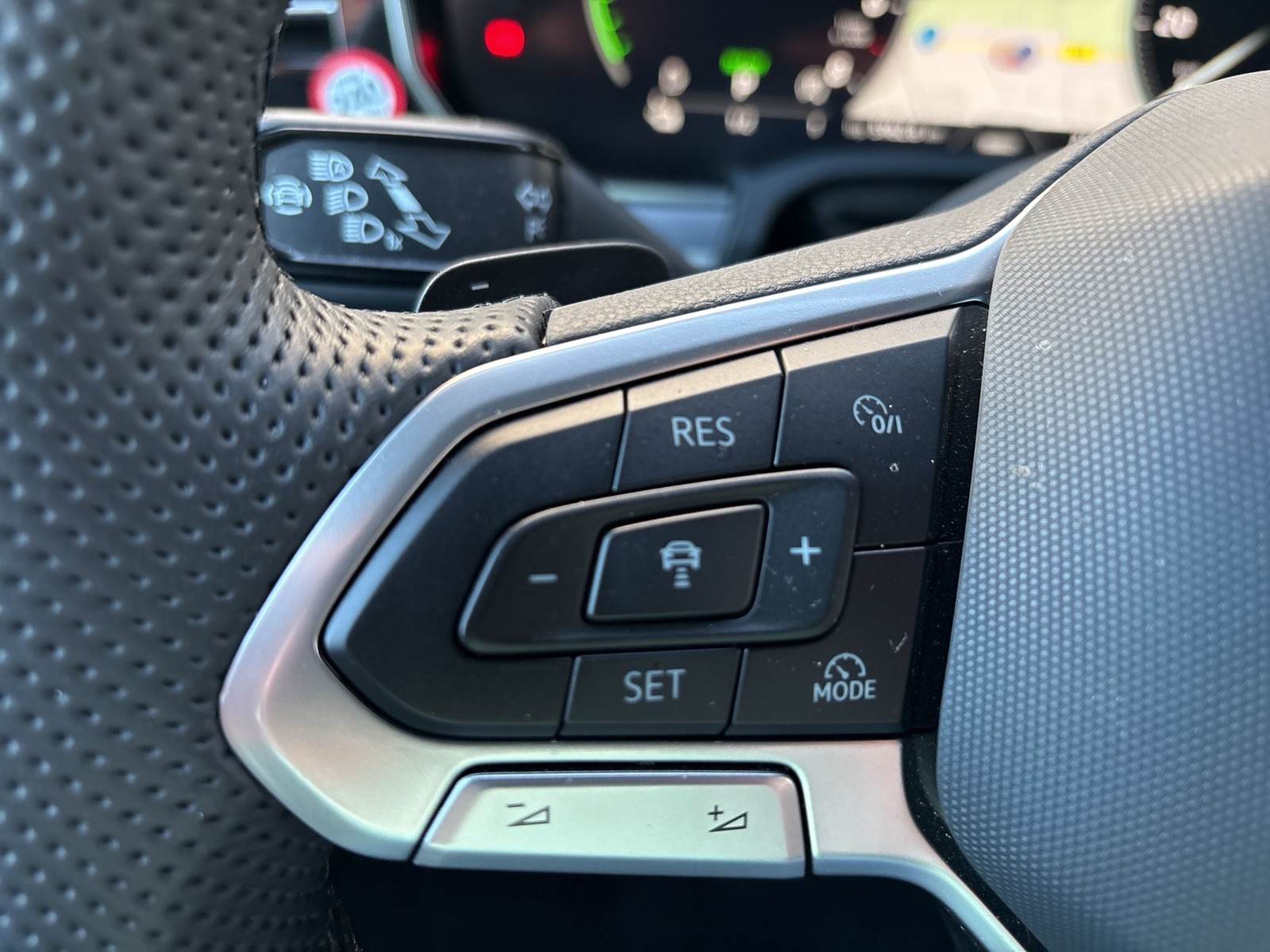 Volkswagen Touareg HYBRID R PANO DYNAUDIO 360°CAM ACC LM21