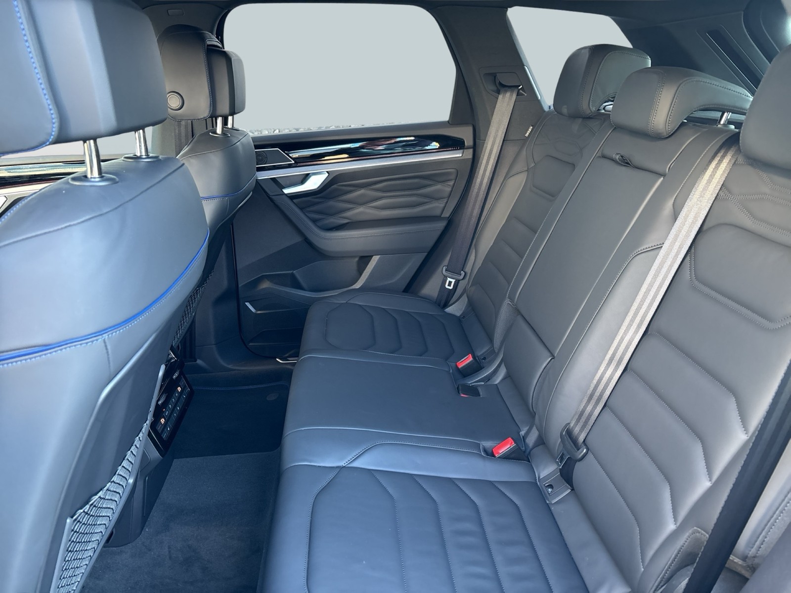 Volkswagen Touareg HYBRID R PANO DYNAUDIO 360°CAM ACC LM21