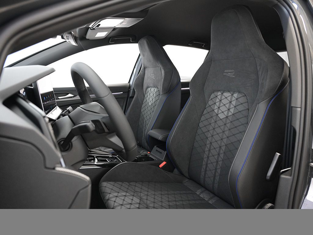 Volkswagen Golf 1.5 eTSI R-LINE AHK MATRIXLED BLACKSTYLE CAM LM18