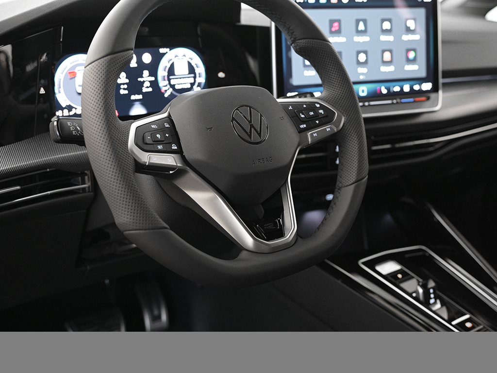 Volkswagen Golf 1.5 eTSI R-LINE AHK MATRIXLED BLACKSTYLE CAM LM18