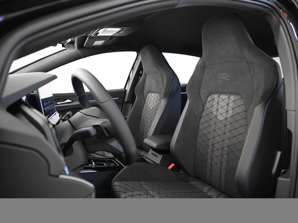 Volkswagen Golf 1.5 eTSI R-LINE AHK MATRIXLED BLACKSTYLE CAM LM18